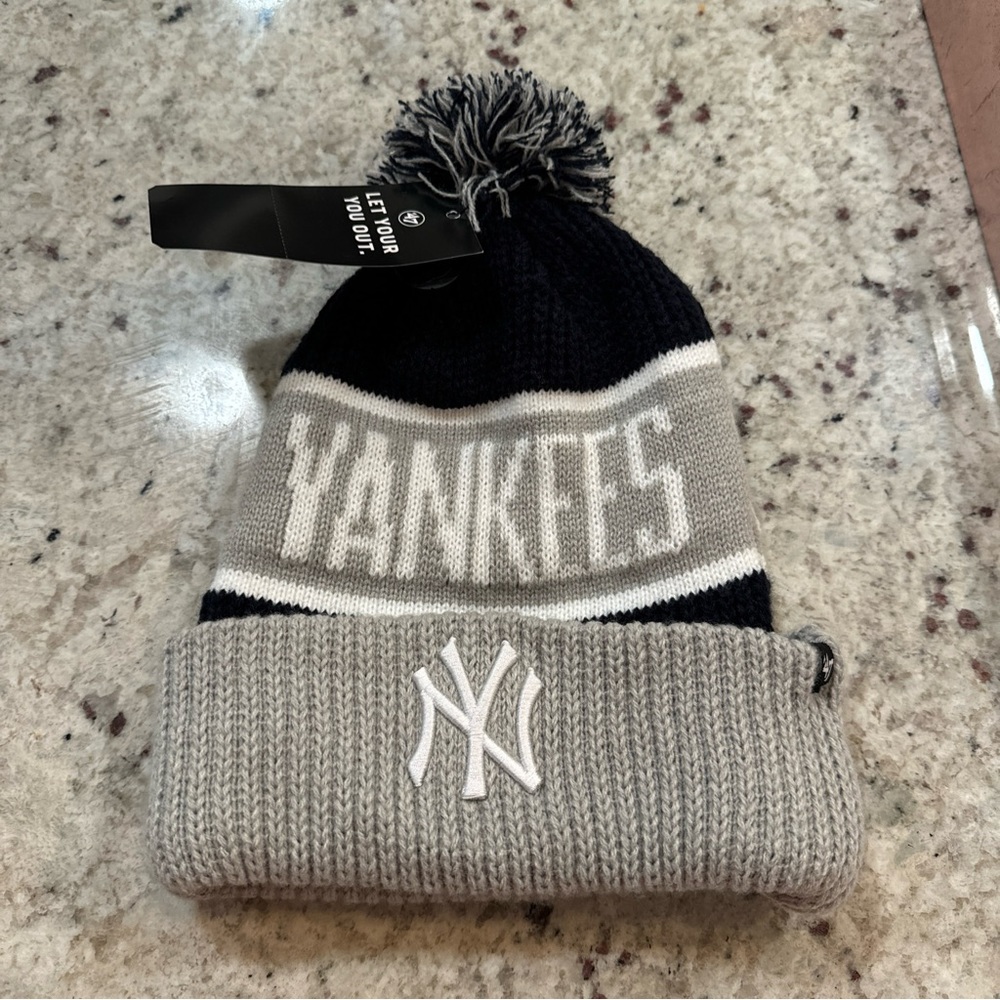 New York Yankees '47 Brand Essentials Cuffed Pom Knit Beanie